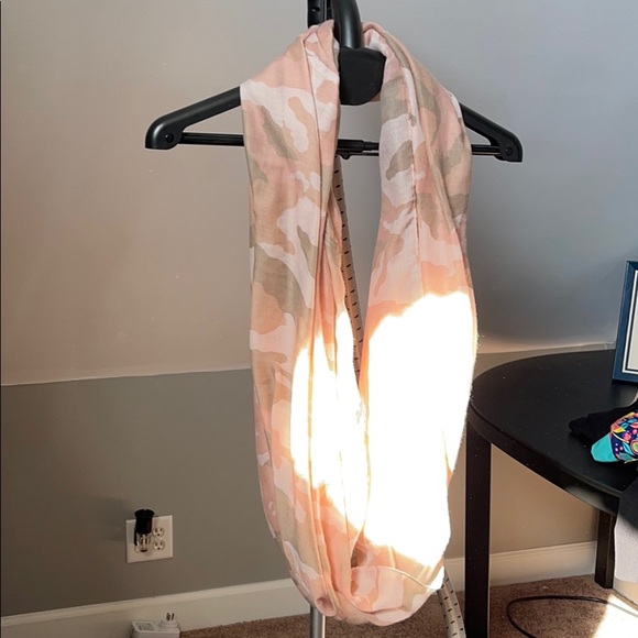 4 FASHION SCARVES - Picture 6 of 7